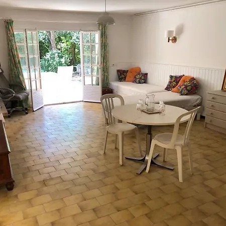 La A 8mn A Pied Сен-Рафаель